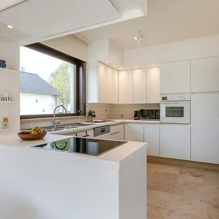 Huswell - Charming Near The
